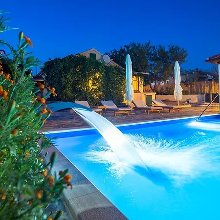 Holiday Dugobabe 12617 Vucevica
